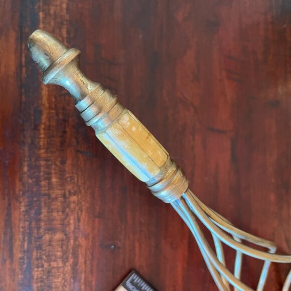 Antique Ornate Brass Art Nouveau Magnifying Glass Shell Inlay Decor Timeless - Picture 8 of 13